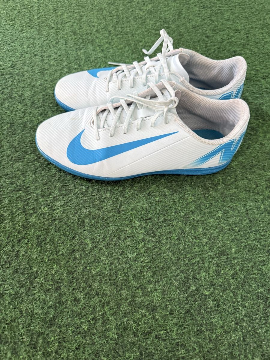 Nike Schuhe für Jungen: Nike Hallenschuhe  – Gebraucht aus Rothrist von Lon28 2