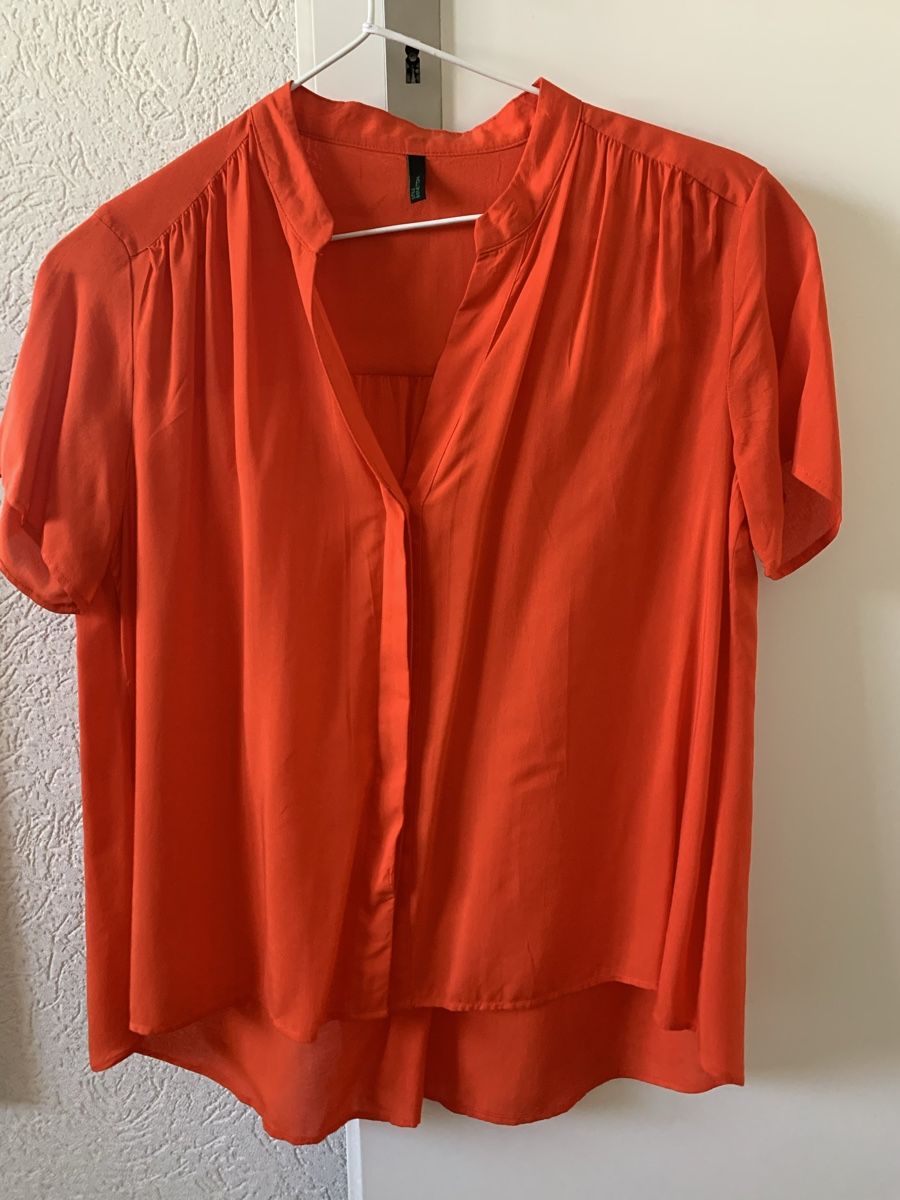 Benetton Blusen: Elegant Benetton Red Blouse, Size M – Neu (gemäss Beschreibung) aus Lausanne von milasha