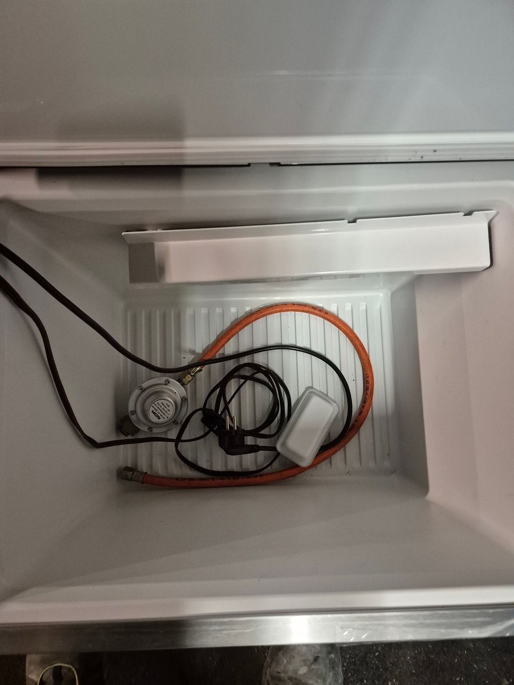 Dometic Frigoriferi & Refrigeratori: Dometic Gas, 12 volt / 230 volt Kühlschrank – Usato da Binz venduto da Ypsdryl 5