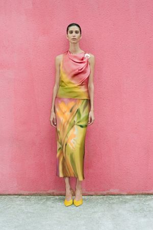 Zara satinerter Oberteil +mid Rock Gr.L/M