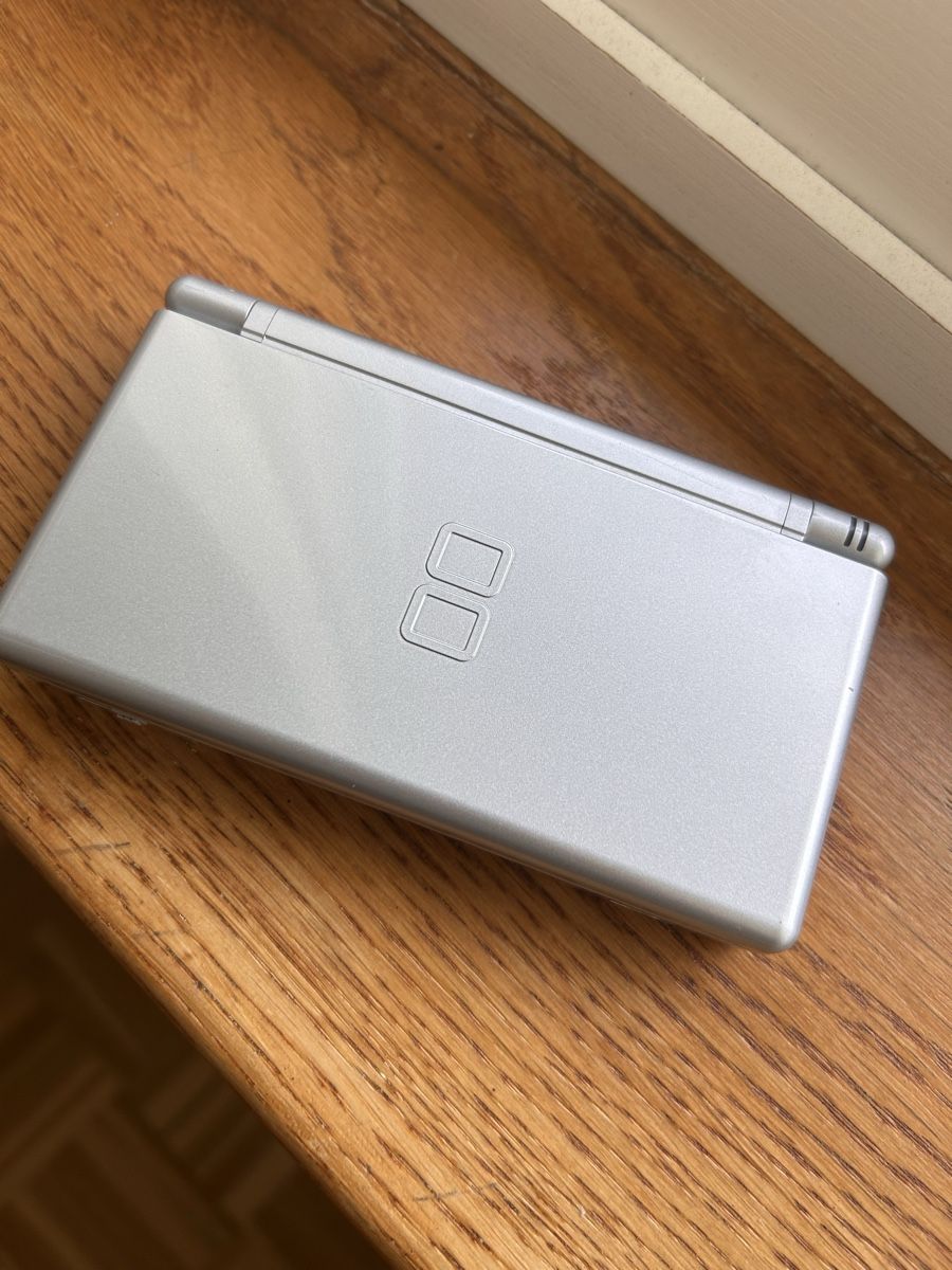 Nintendo Konsolen: Nintendo DS lite in grau mit Ladekabel – Neu (gemäss Beschreibung) aus Muttenz von dua_8x5b 1