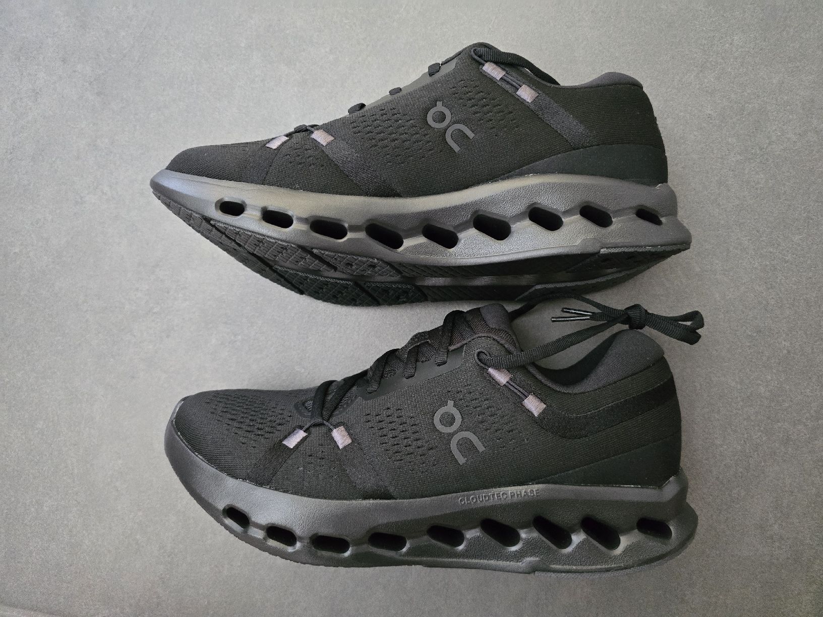 On Scarpe da uomo: ON Cloudsurfer 2 Laufschuhe Herren Gr. 41 – Nuovo e nell'imballaggio originale da Füllinsdorf venduto da master_mind