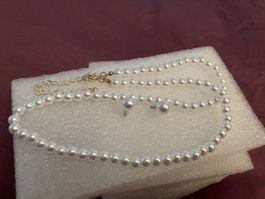 Schönes, elegantes Acryl Perlensett, Kette & Ohrstecker, Neu