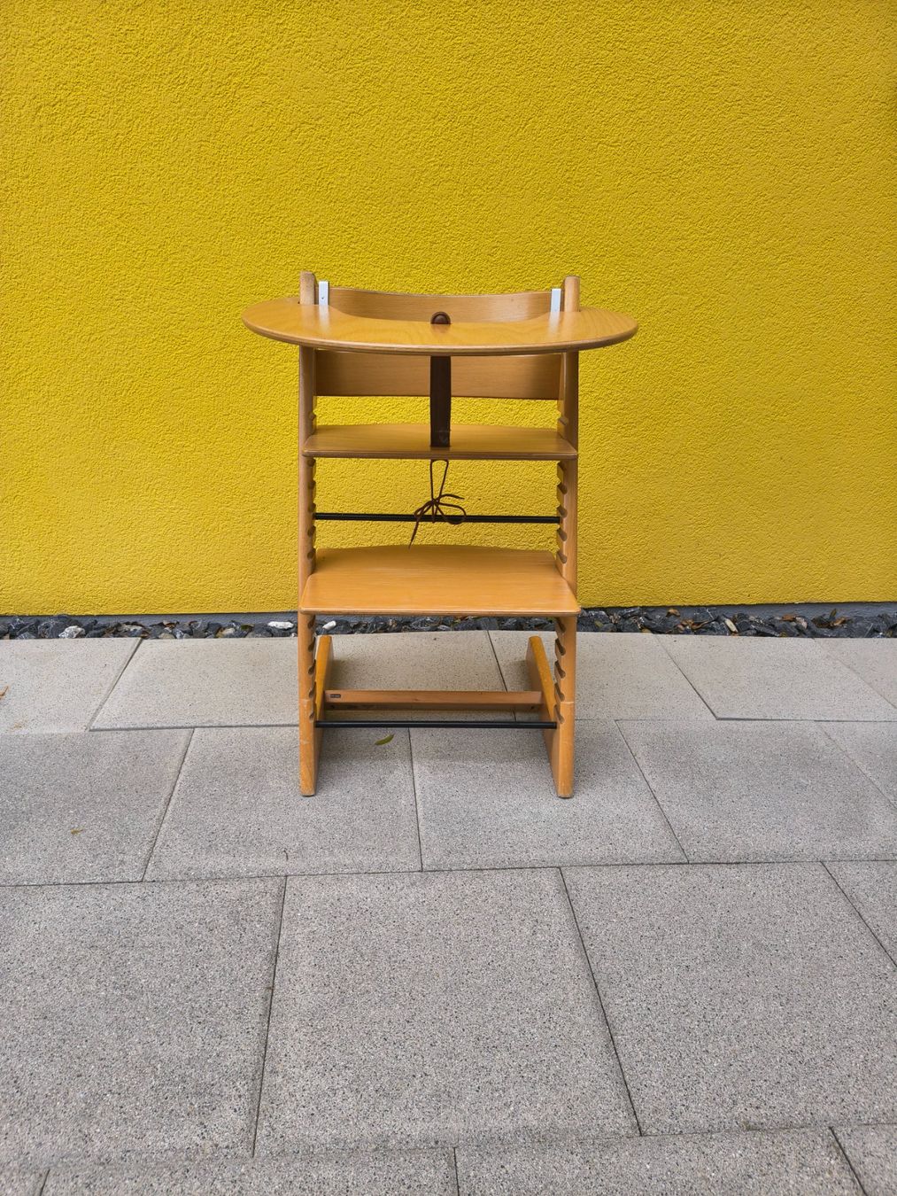 Stokke Hochstühle: Tripp Trapp mit halbrundem Holztisch – Gebraucht aus Rothrist von giw_l58l