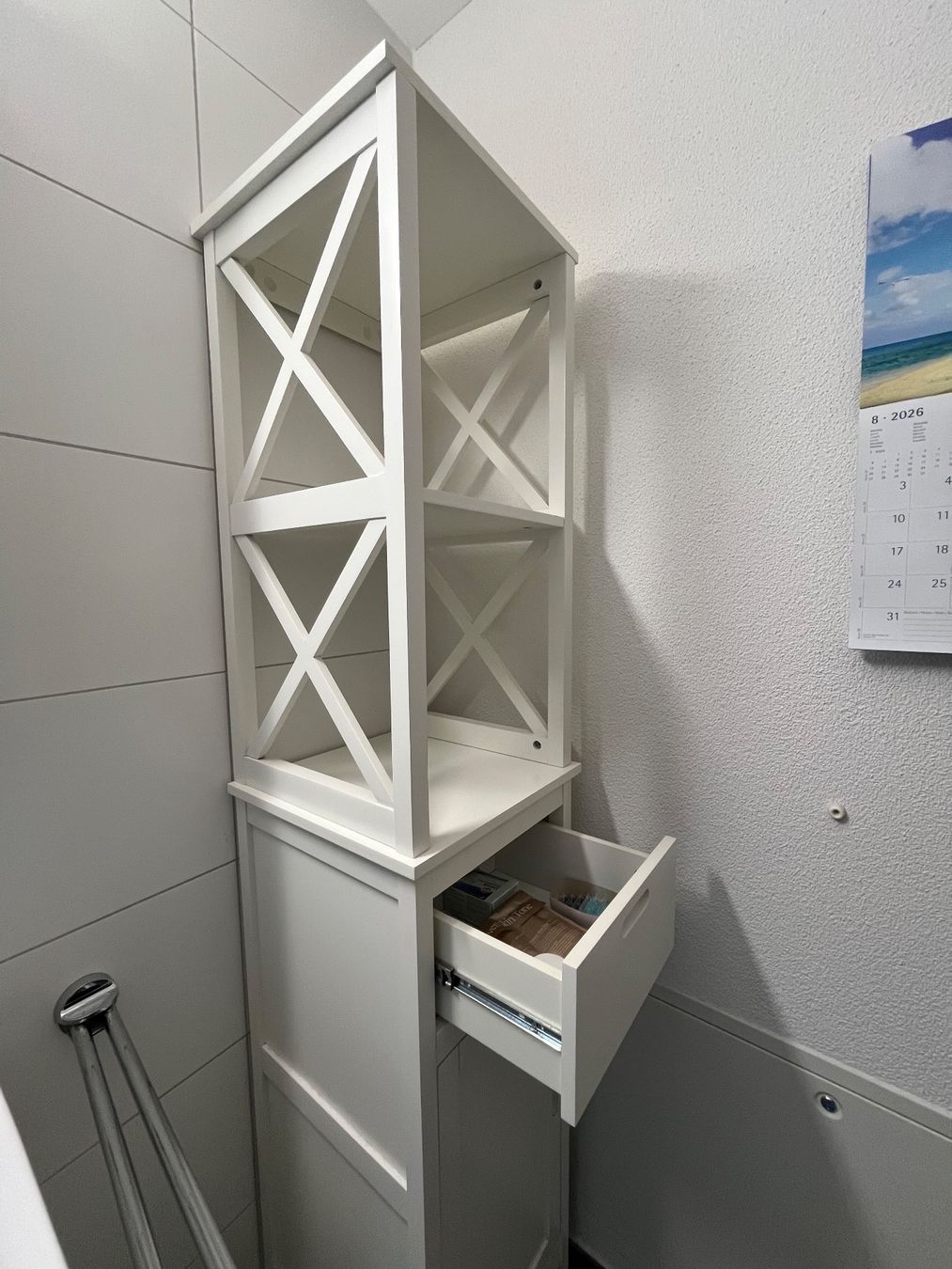 Armoires: Badezimmerschrank weiss – D'occasion à Wangen b. Olten par kamsa321 1