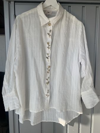 Bluse mit schönen Strasssteinen
