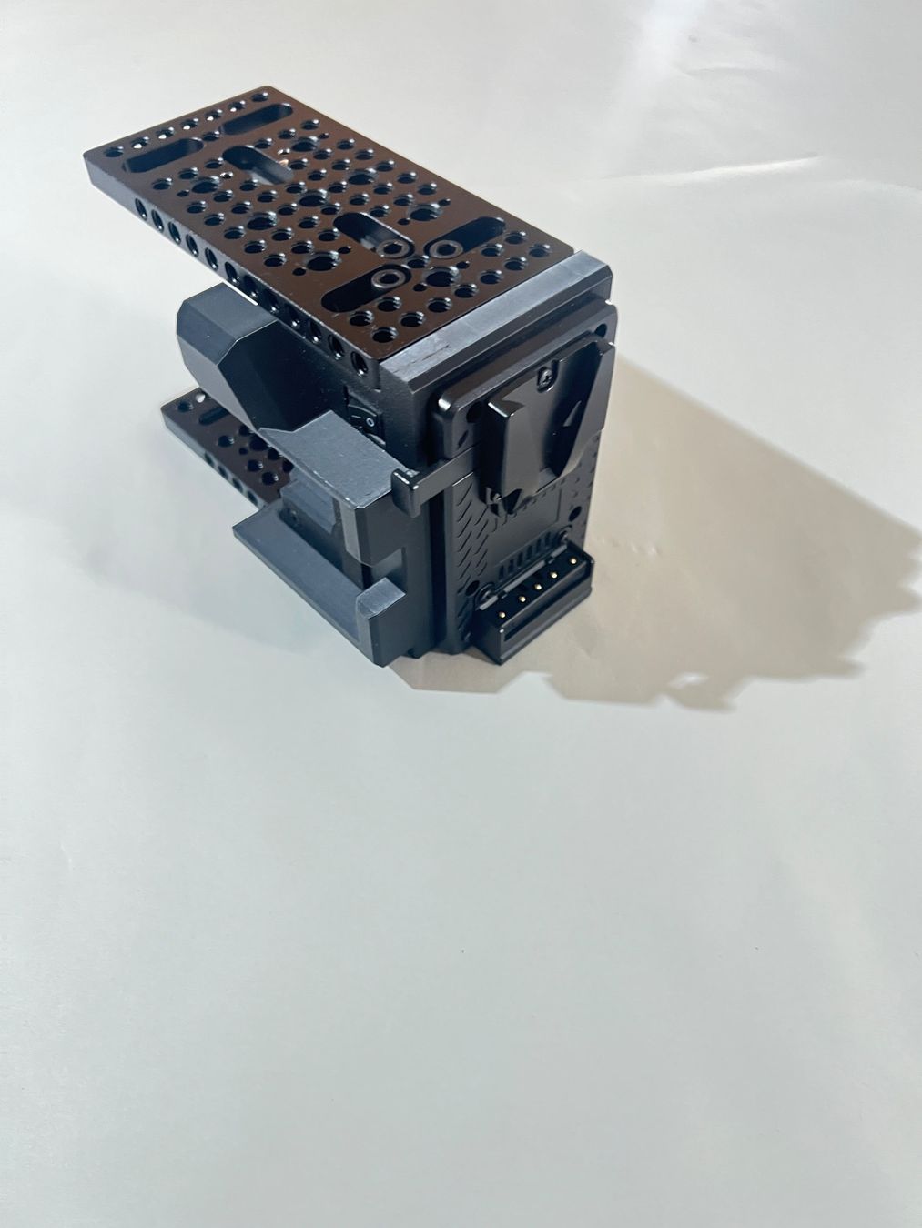 Camcorder: FusionRig Cineback – Module d'extension caméra V-Mount/D-Tap – Gebraucht aus Genève von H-Prod.ch 2