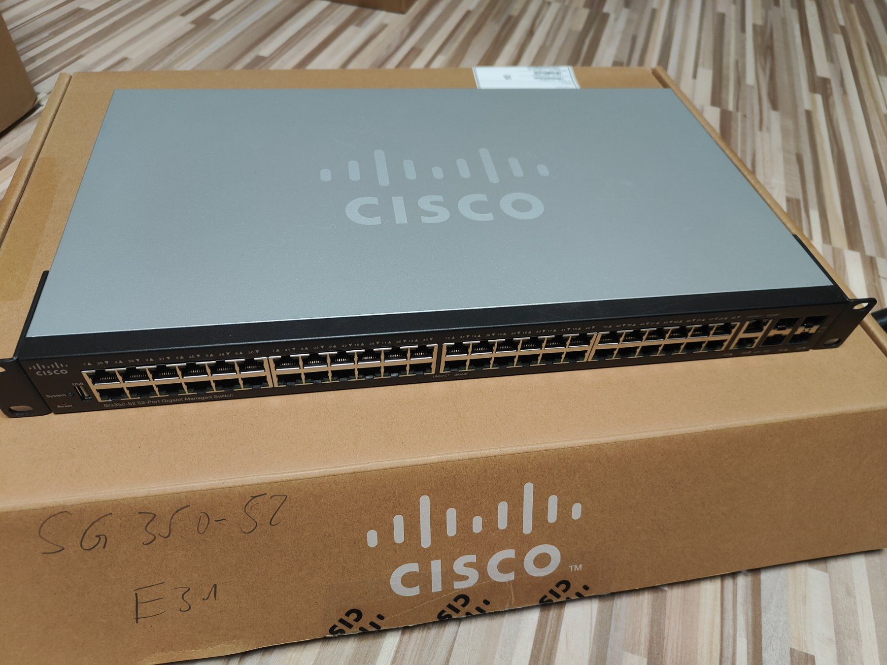 Cisco Hub & Switch: cisco Switch SG350-52   52-Port Gigabit Managed Switch – Usato da Uster venduto da Ct2914