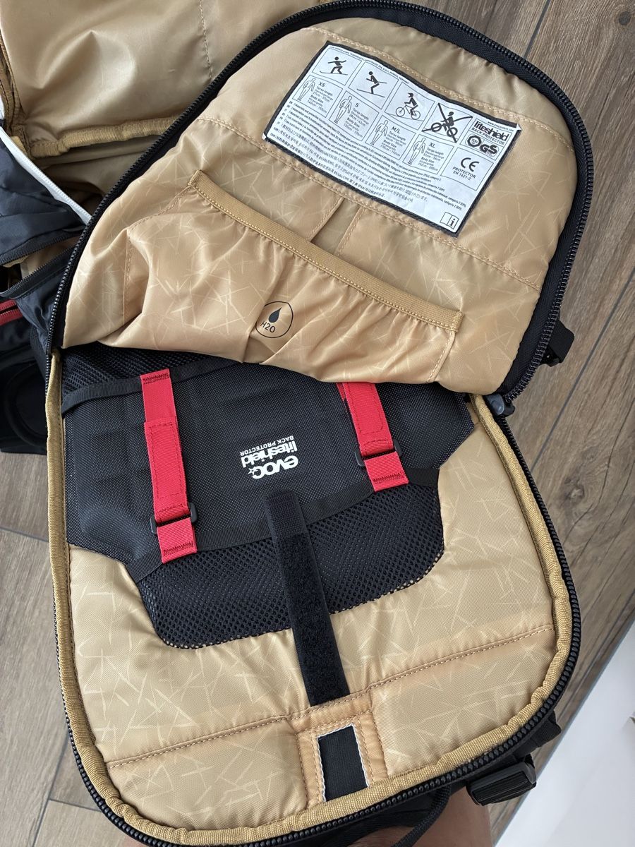 Evoc Zaini: Evoc Rucksack mit Protektor – Nuovo (secondo la descrizione) da Neuendorf venduto da nischa26 9