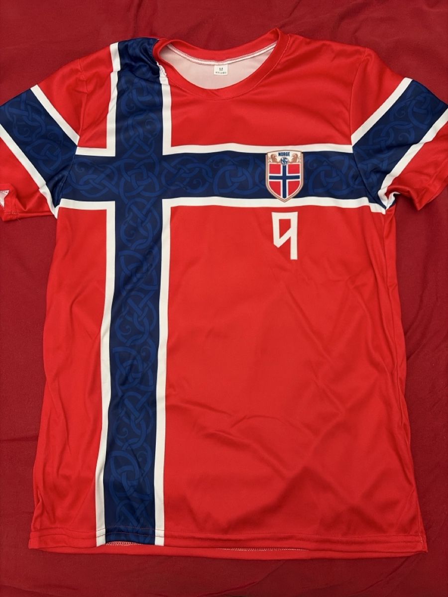 T-Shirts: Fussballtrikot Norwegen, Haaland – Gebraucht aus Gommiswald von aar_zr2b