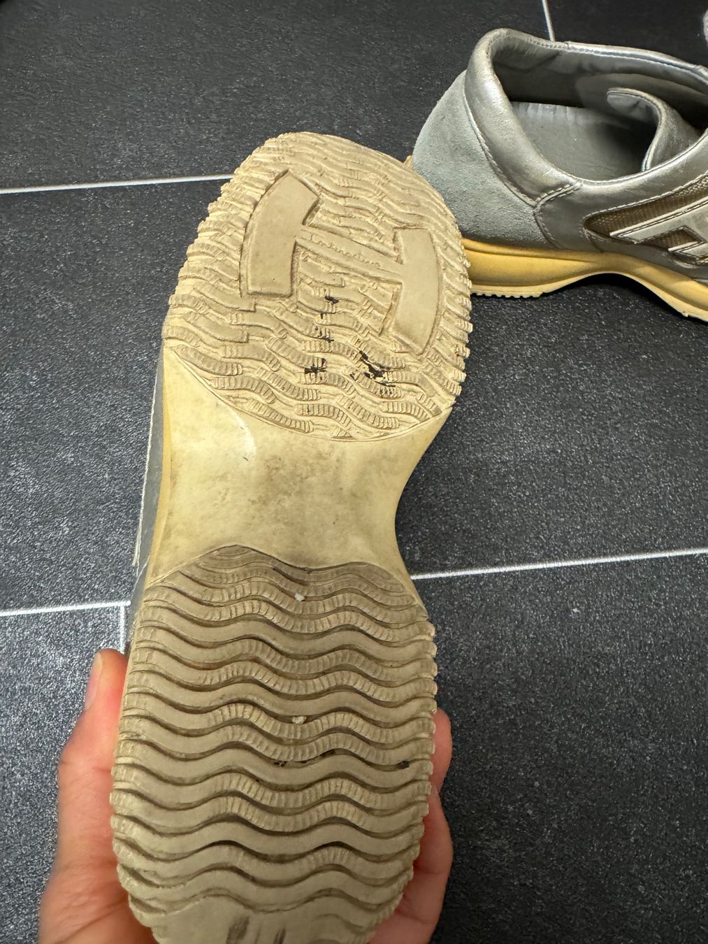 Hogan Scarpe da donna: Original HOGAN Interactive Sneaker - Silber/Beige Gr 34- 35 – Usato da Frenkendorf venduto da Style365 7