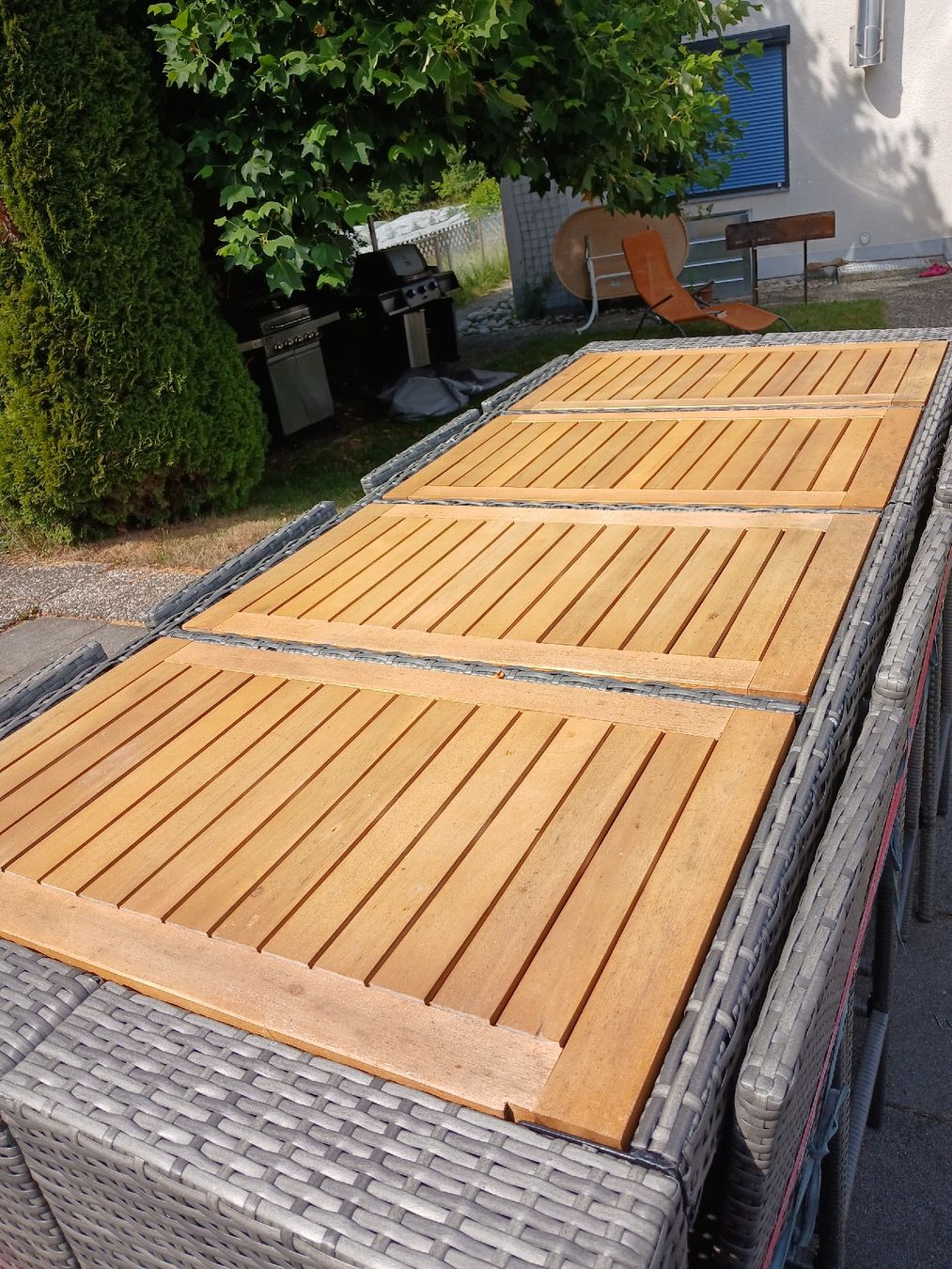 Set di tavolo e panche: Gartentisch Rattangeflecht Holztischplatten leichte Gebrauch – Usato da Weier im Emmental venduto da Vier4 2