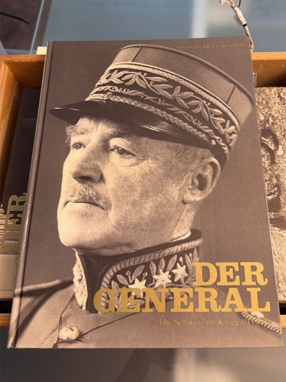 Libri: Buch Der General Die Schweiz im Krieg – Usato da Sumiswald venduto da Katja-Yves