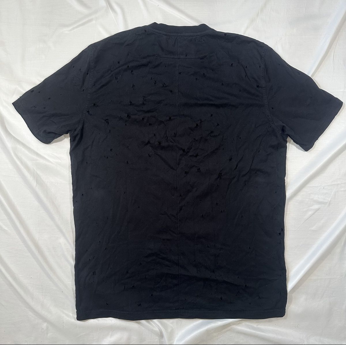 Givenchy T-shirt: Givenchy Paris T-shirt  – Usato da Pfäffikon ZH venduto da Nataliia. 3