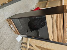 Holz‑Vitrinenschrank mit Glastür