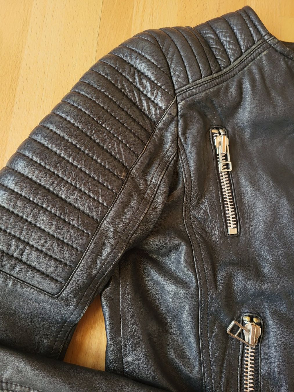 Mango Giacche: Schwarze Lederjacke Mango, Grösse M – Usato da Eggiwil venduto da kariiina 5