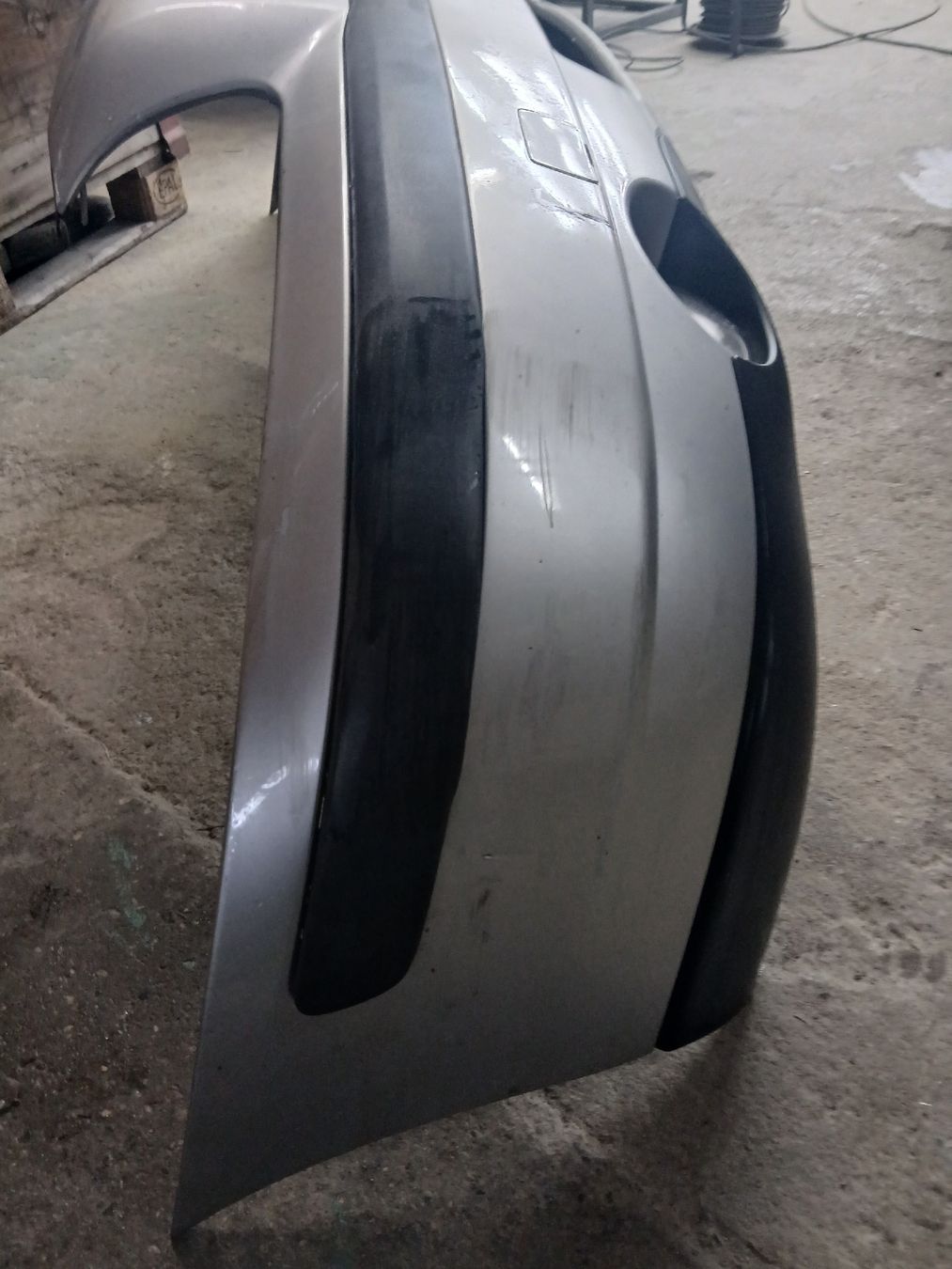 Volvo Tutti pezzi di ricambio auto: Pare-chocs avant Volvo S60 2000-2009 – Usato da la heutte venduto da Auto-stock 1