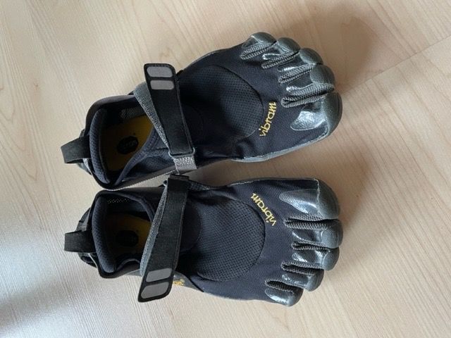 Vibram FiveFingers, Herren Schuhe, Gr.40 (Gebraucht) in Silvaplana für ...