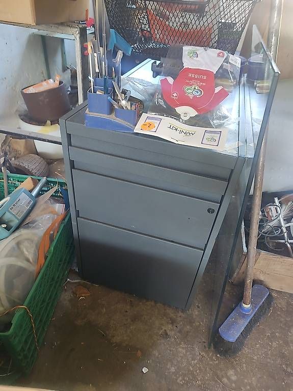 Scrivanie: Wunderschöner Büro Tisch  Neupreis 5000.- – Usato da Melchnau venduto da Unikat01 2
