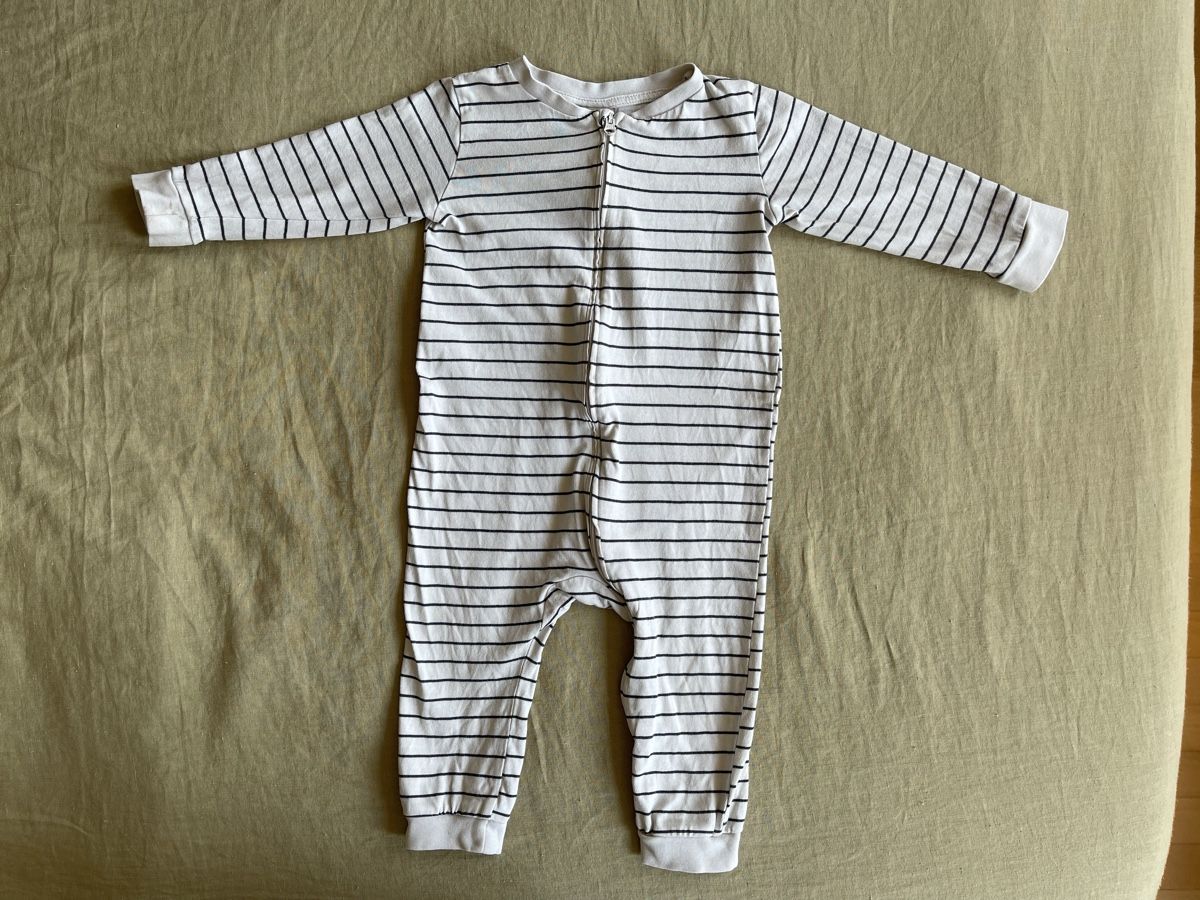 H&M Pyjamas & Ähnliches: Strampler gestreift, H&M, Grösse 80 – Gebraucht aus Hirzel von carta9