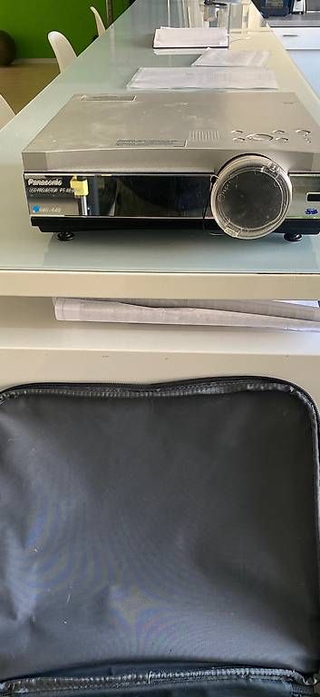 Vidéoprojecteurs: Panasonic Projektor LCD PT - AE300E – D'occasion à Laupen ZH par Rango3 1