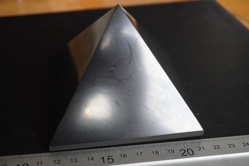 Schungit Polierte Sakkara-Pyramide 10 Cm, Schutz Vor EMF