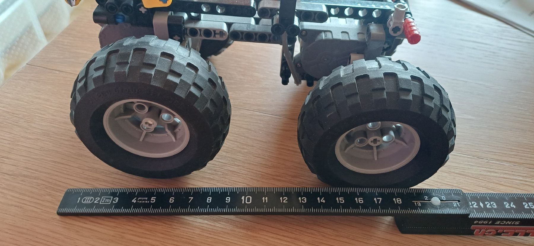 Lego Giocattoli: Lego Technik Monster Truck Chassis  – Usato da Amriswil venduto da SANNamerino 3