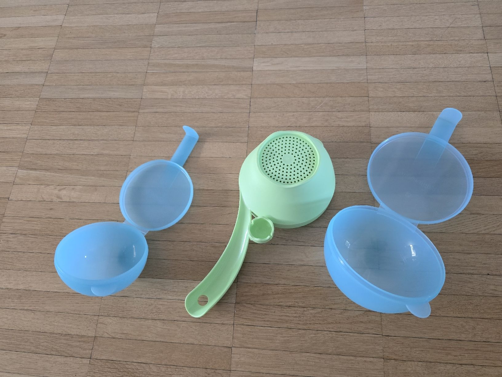 Tupperware Contenitori & Simili: Tupperware 3er Set .Vergissmeinnicht und kl.Sieb – Usato da Laufenburg venduto da may_r2st 1