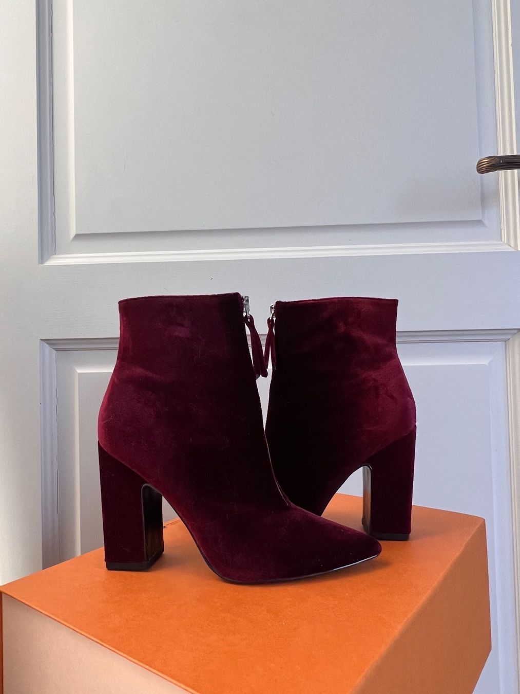 Guess Scarpe da donna: New Guess Red Velvet Boots – Nuovo (secondo la descrizione) da Corsier-sur-Vevey venduto da Kristina.Nova