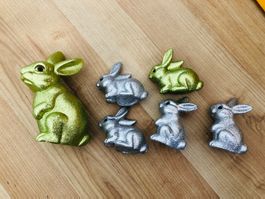 Hasenbande: 7er Set glitzernde Osterhasen Deko Frühling