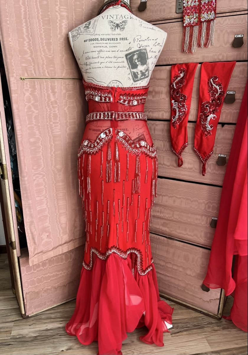 Kleider: Costume danza ventre rosso con accessori  – Gebraucht aus Novaggio von Sabi-Pearl 1