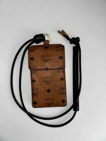 MCM Aren Smartphone-Tasche / Phone Wallet Visetos Cognac