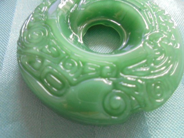 Catenine: Jade Anhänger grün mit Kette – Usato da Hinwil venduto da Glasperlen 2
