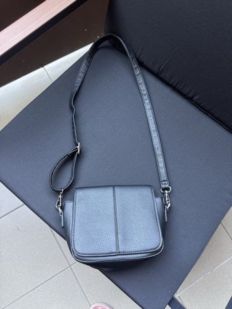 sac a bandoulière noir en similicuir 
