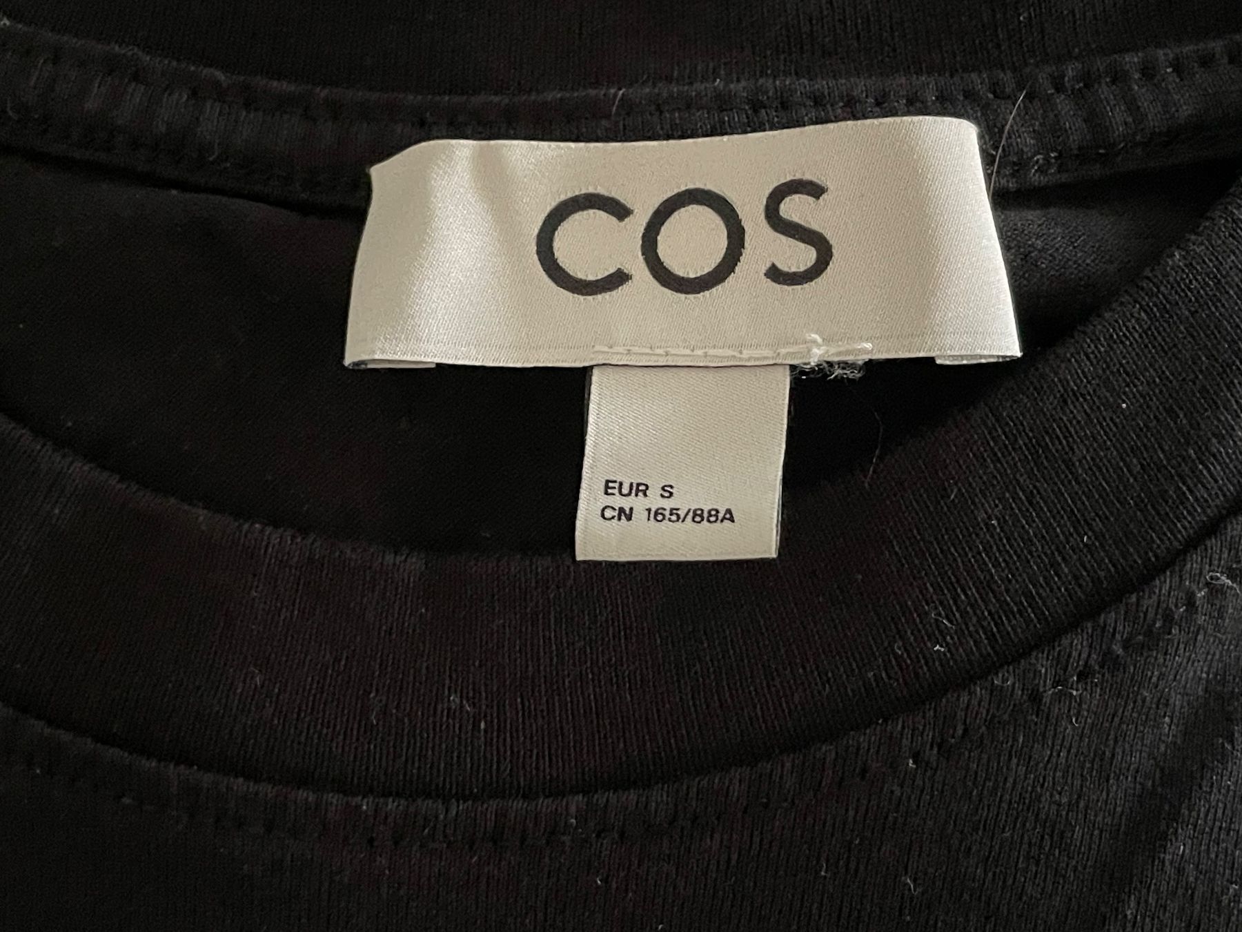 Cos T-shirt: T-Shirt von COS – Usato da Neuwilen venduto da bobbel01 1