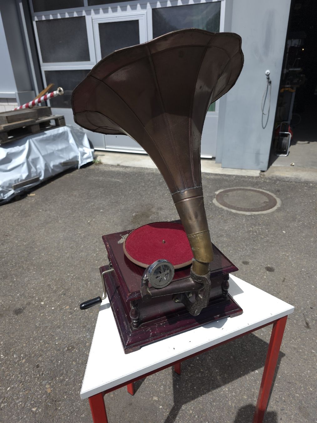 Plattenspieler: antikes Grammophon – Gebraucht aus Baar von alf_682d