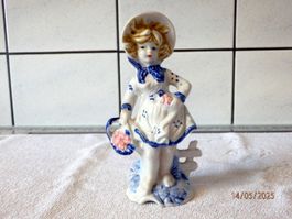 Porzellan Mädchen mit Blumenkorb, Kobaltblau, viktorianisch
