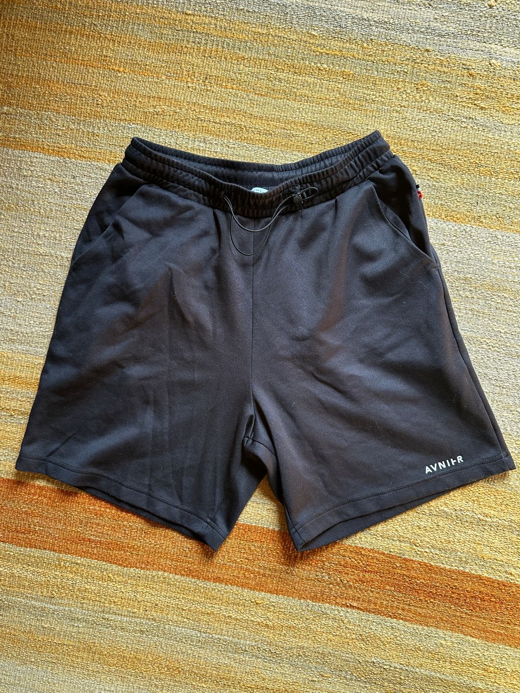 Pantaloni: Avnier black short – Usato da Villars-Burquin venduto da Iliasso