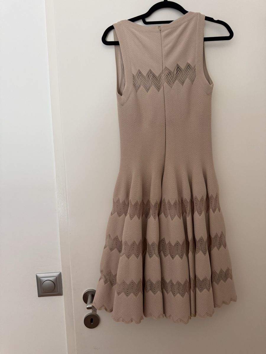 Alaia Vestiti: Robe Alaïa beige taille M( 42IT) – Usato da La Croix-de-Rozon venduto da ben_9qlz 1