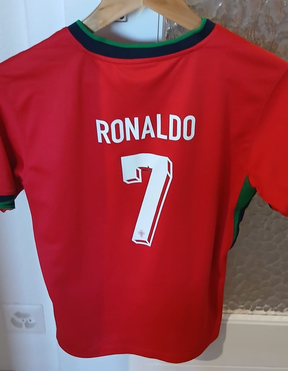 Scarpe, pantaloni & magliette da ginnastica: CR7 maillot Portugal – Usato da Dombresson venduto da Angeldeneuchatel 1