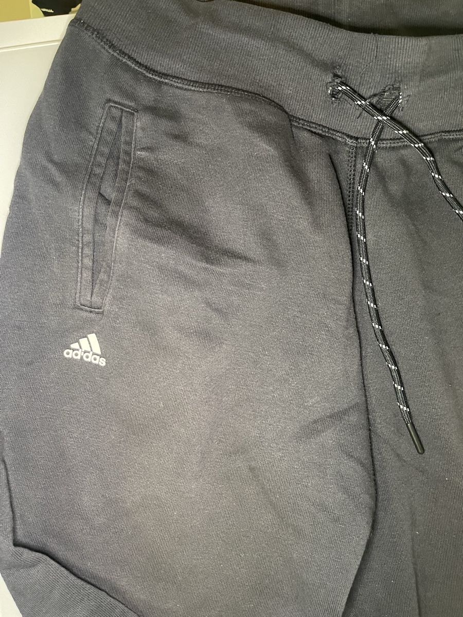 Adidas Pantaloni: Adidas Trainingshose schwarz mit Logo – Usato da Auw venduto da chr_vcc8 4