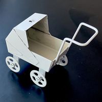 Puppen-/Kinderwagen 1 : 12 oder 1 : 24 f/Puppenstuben. Met.