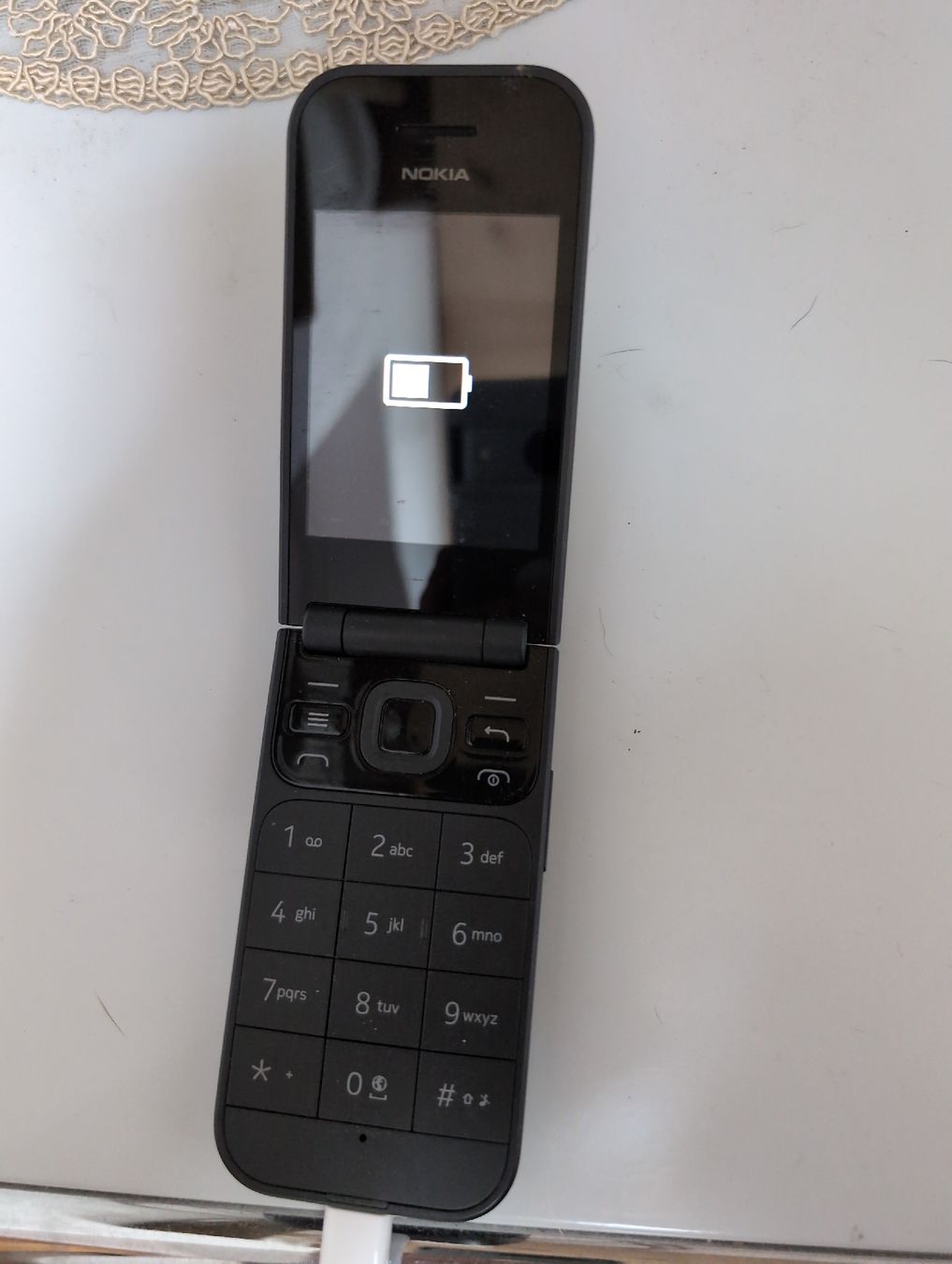 Nokia Telefoni cellulari / Smartphones: Nokia 2720 Flip Schwarz Klapphandy – Difettoso da Zollikofen venduto da Sanssouci1