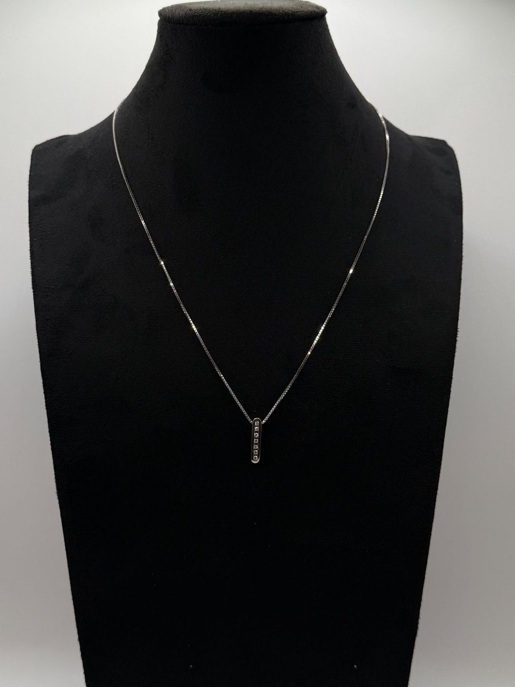 Ketten: Collier en or blanc avec pendentif rectangulaire diamants – Gebraucht aus Bottens von Evergold.ch 1