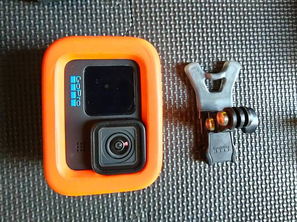 Gopro Action Cam: GoPro 11 Black - Complete Adventure Bundle  Surf & Dive – Usato da Obergoldbach venduto da joe_gzj8 3