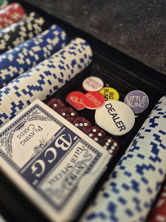 Giochi: Pokerset im Aluminium Koffer – Usato da Winterthur venduto da CroNec 2