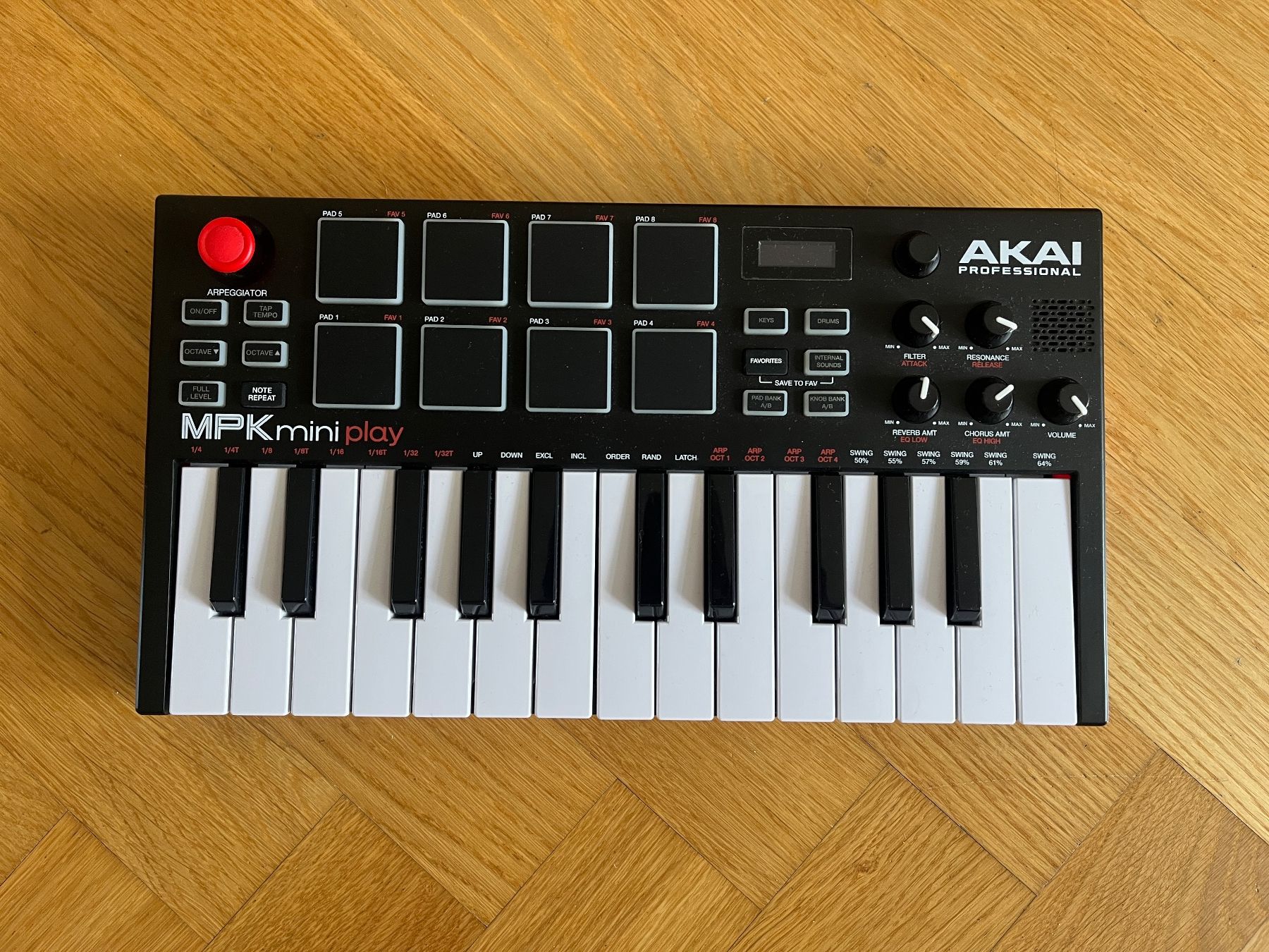 Akai Console di mixaggio: AKAI MPK Mini Play – MIDI Keyboard / USB Controller – Usato da Zürich venduto da bretxo 1