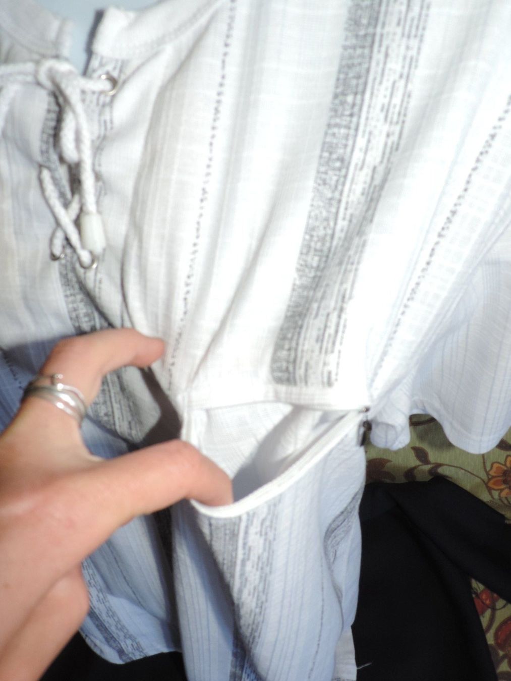 Hemden: T-shirt léger blanc à rayures grises – Gebraucht aus Genève von Axelle333 8