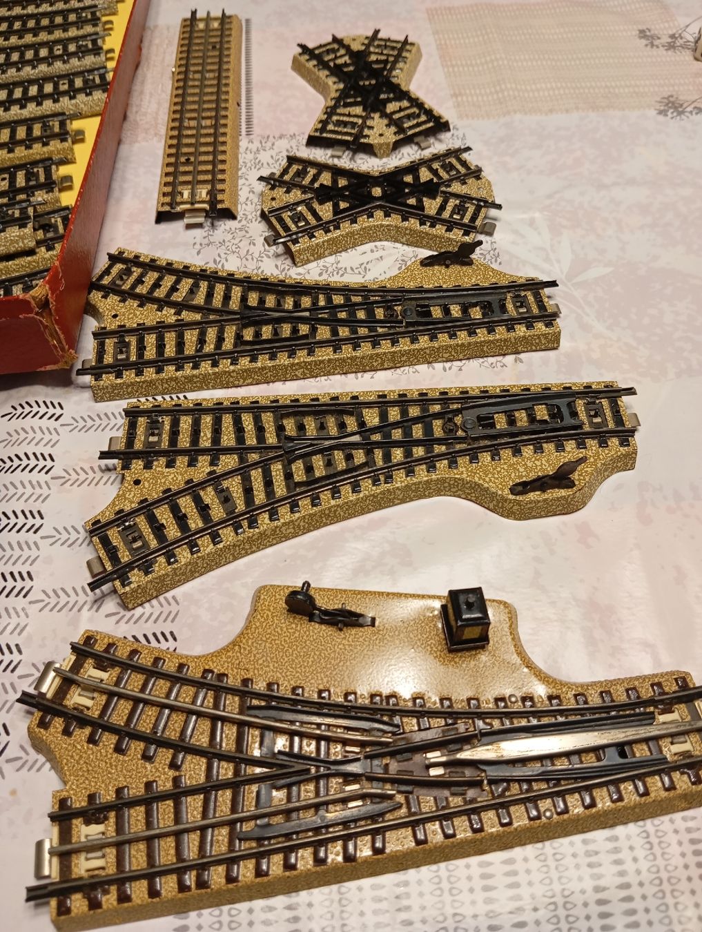 Märklin Modellini di ferrovie: divers pièces de train électrique Märklin – Usato da Reconvilier venduto da virus51 3