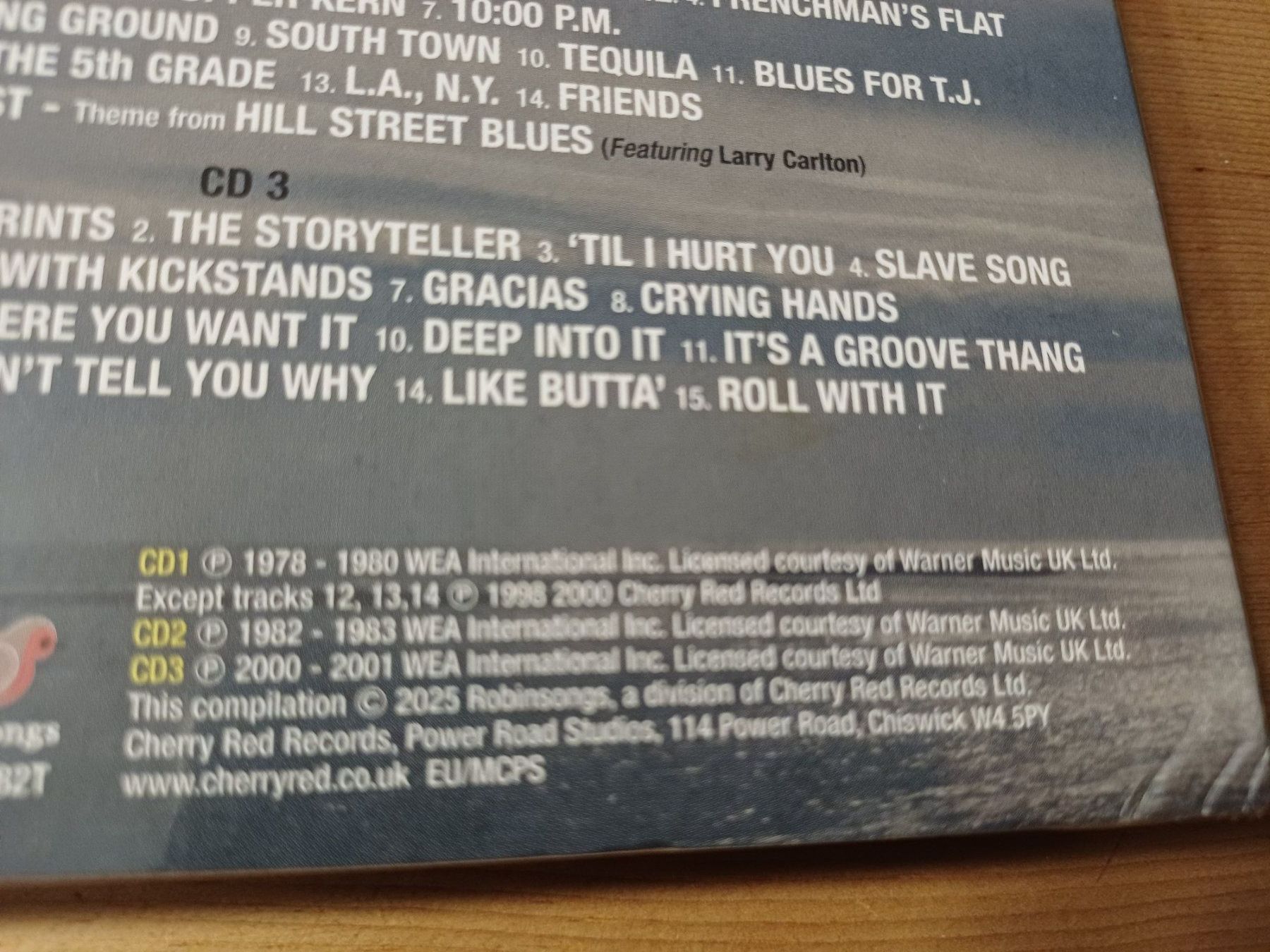 CD: Larry Carlton - The Warner Bros. Anthology (3 CD-Box-Set) – Nuovo e nell'imballaggio originale da Jona venduto da Rreto71 3